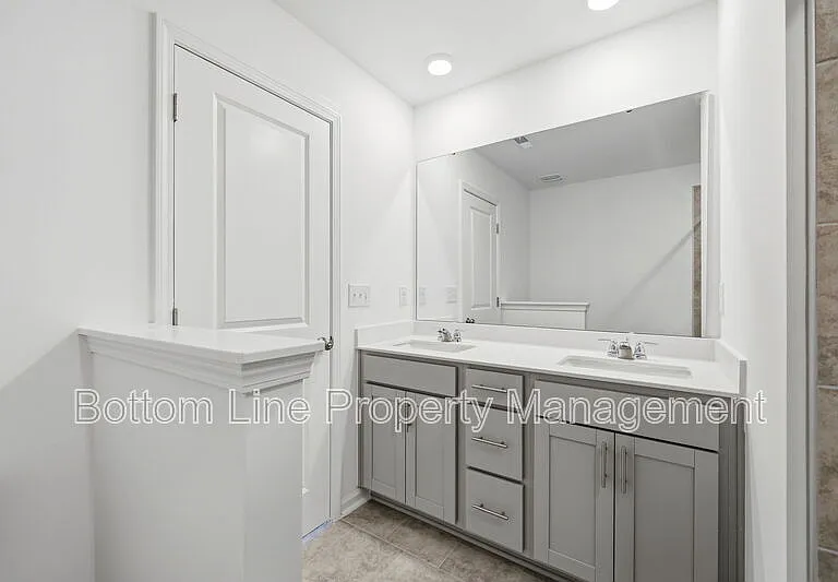 2308 Oakwood Meadows Ct — Photo 32