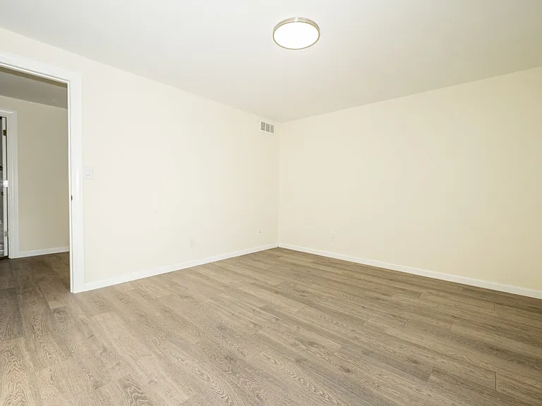 400 Tiburon Ln — Photo 11