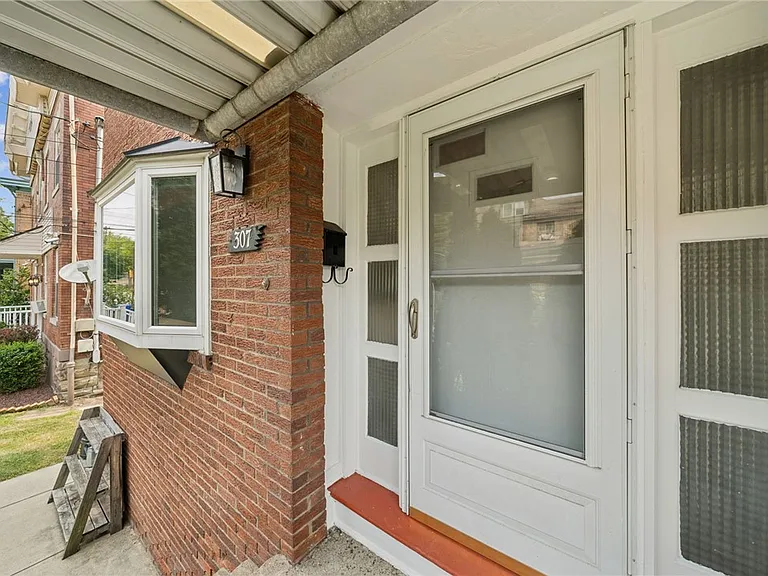 307 Roup Ave — Photo 4