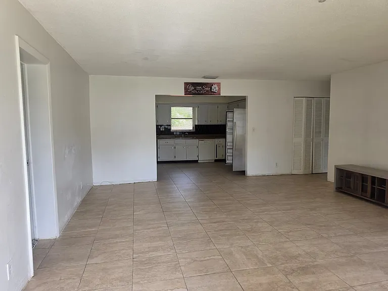 4266 Stirling Rd — Photo 8