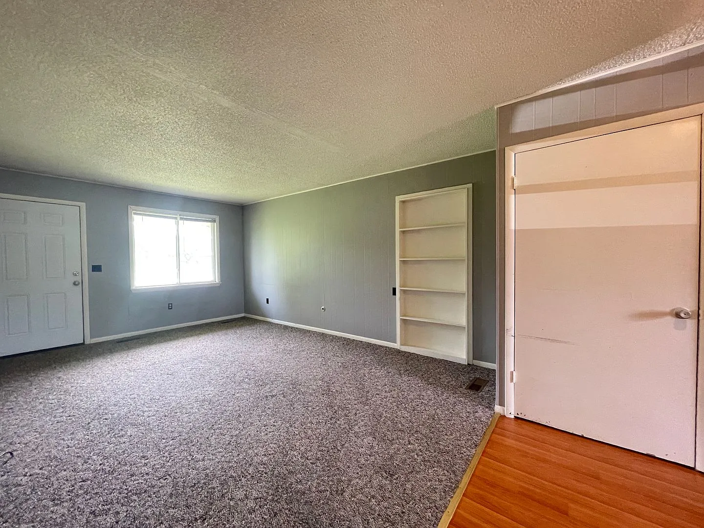 5364 S Hutchinson Ave — Photo 3