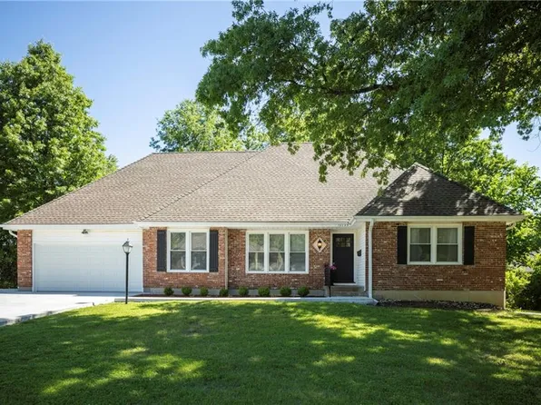 12735 Cambridge Ave, Grandview, MO 64030