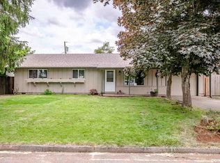 950 Azalea St, Harrisburg, OR 97446