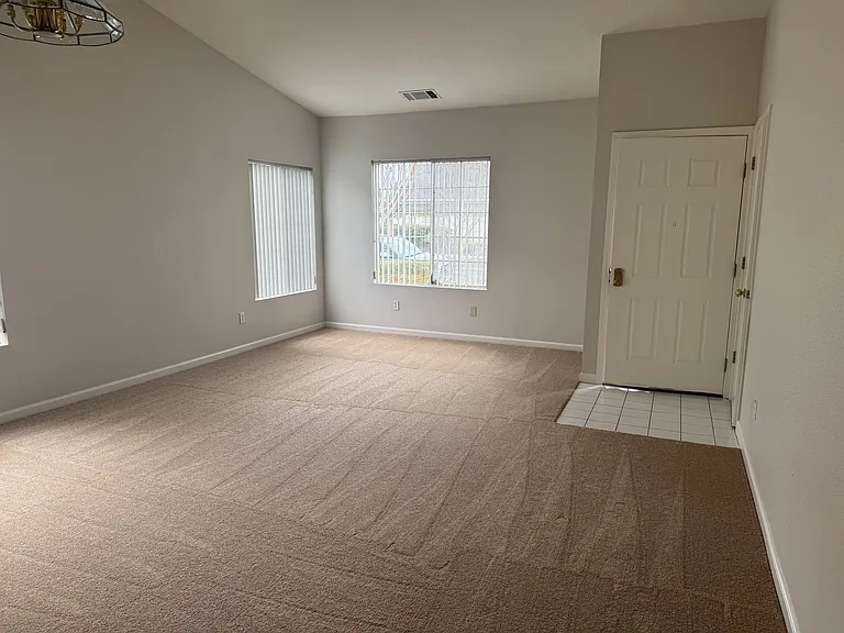 562 Stetson Way — Photo 8