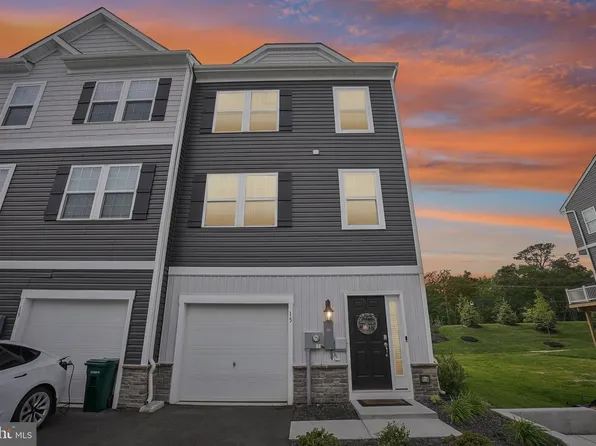 15 Baybreeze Dr, Waretown, NJ 08758