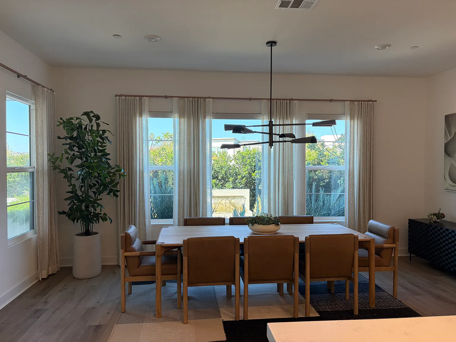 3 bed, 3400 sqft, $6,500 — Photo 2