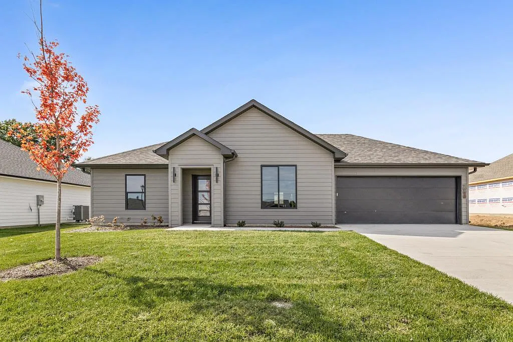 6008 Kestrel Loop — Photo 1