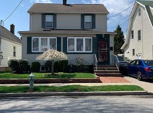 21 S 16th St, New Hyde Park, NY 11040