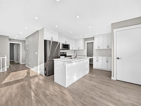 5th image of 2703 E 60th St NE