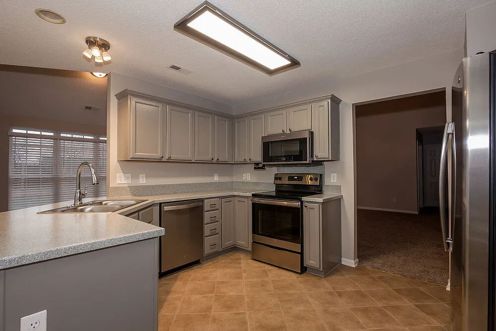 3 bed, 2.0 bath, 1584 sqft, $2,120 — Photo 4