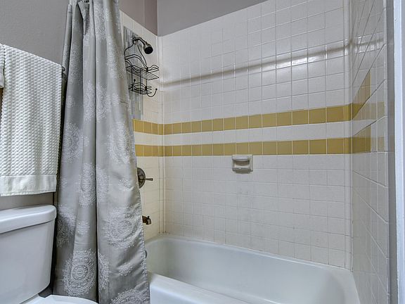 2nd image of 355 Kalanianaole Ave APT 316