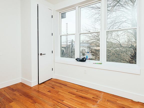 5th image of 319 Melrose St #2D