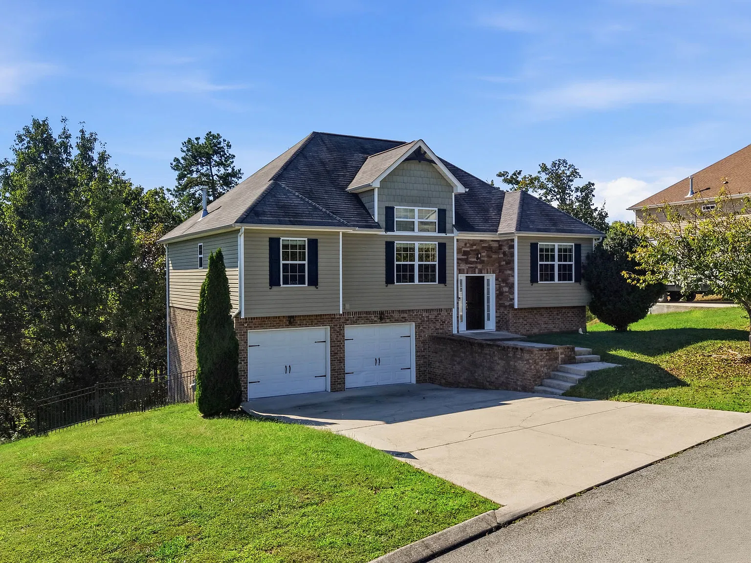 4 bed, 2330 sqft, $2,100 — Photo 3