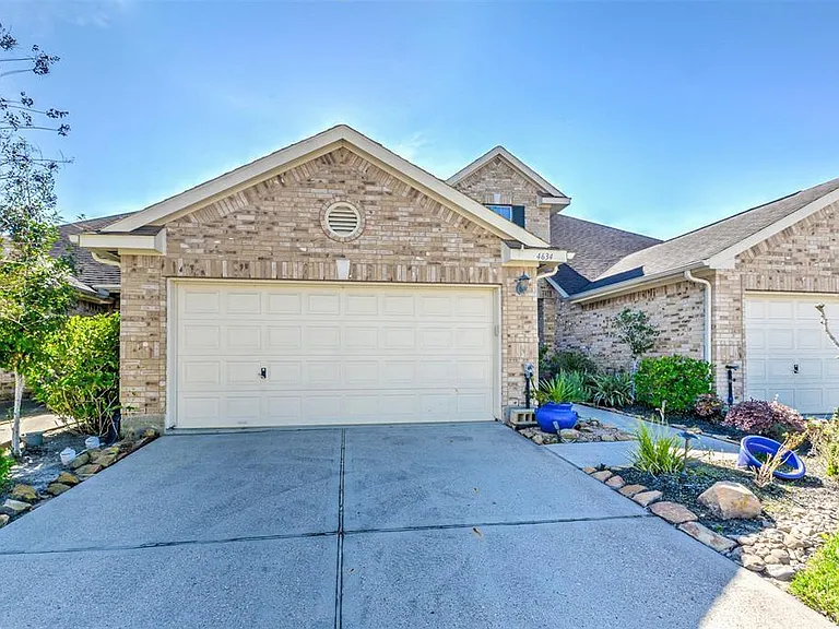 4634 Arbor Ln — Photo 2