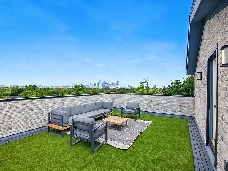 430 E 8th St #106 — Photo 22