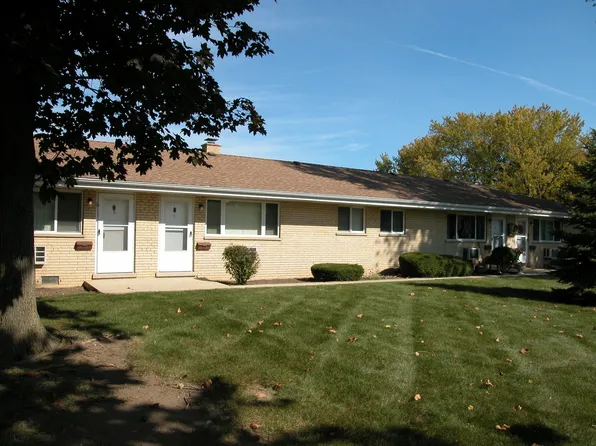 226 Walter Dr, Roselle, IL 60172