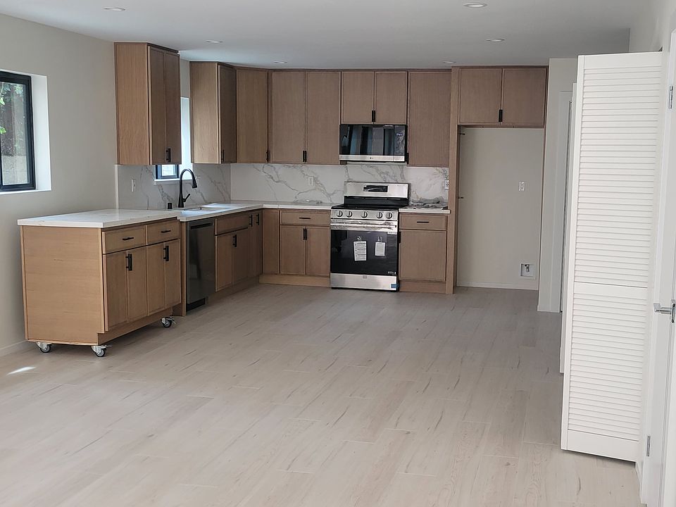 1st image of 1427 S Shenandoah St #1425-1/2