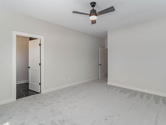 4th image of 1582 Sheffield Ave