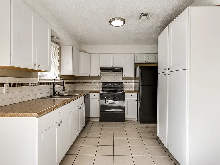 645 Lloyd Ave — Photo 11
