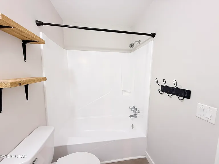 175 N Berthe Ave — Photo 18