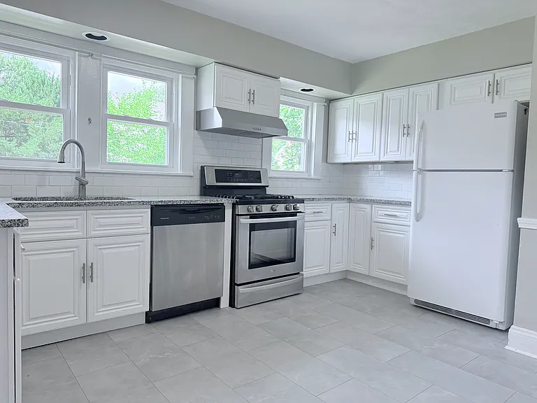 1639 Washington St — Photo 14