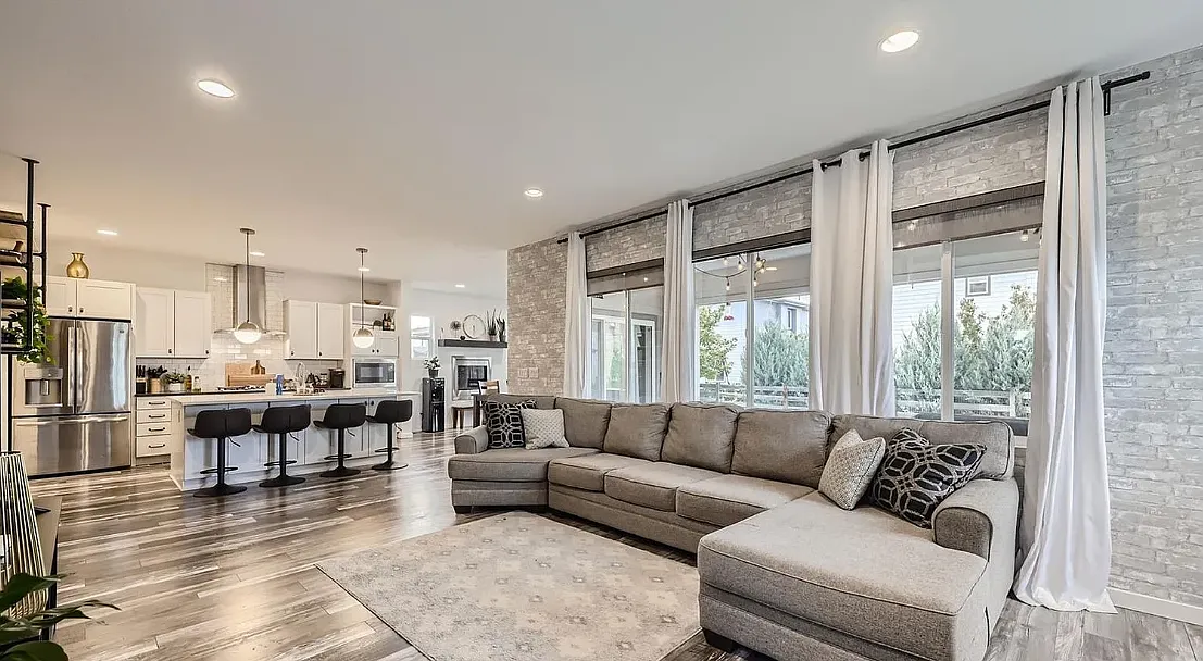 4 bed, 2734 sqft, $3,400 — Photo 3