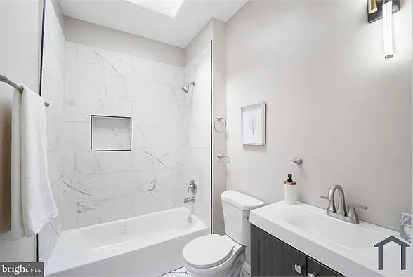 2402 Presbury St — Photo 17