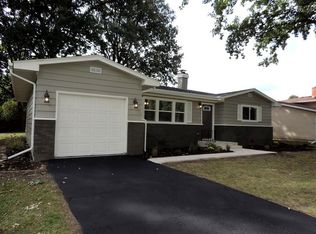 1070 Austin Ave, Aurora, IL 60505