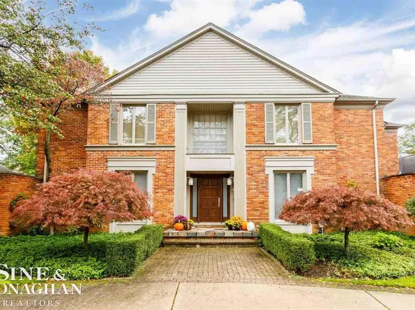 41 Woodland Shores Dr, Grosse Pointe Shores, MI 48236