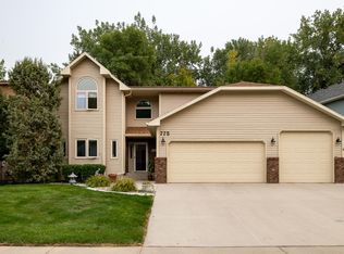 775 Munich Dr, Bismarck, ND 58504