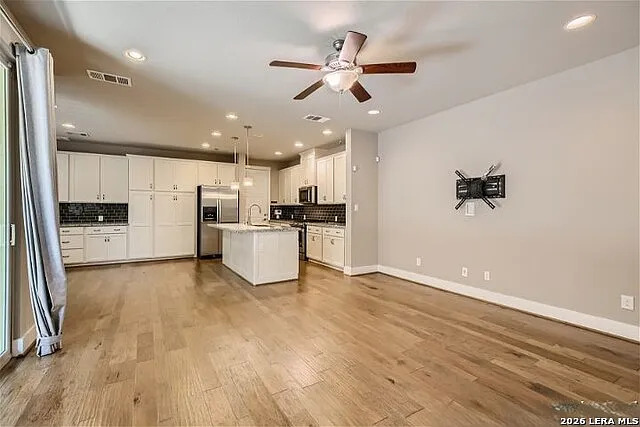 4 bed, 3.0 bath, 2040 sqft, $2,900 — Photo 4
