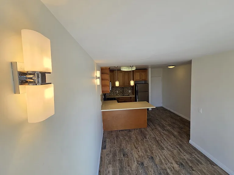 2518 W 5th st — Photo 15