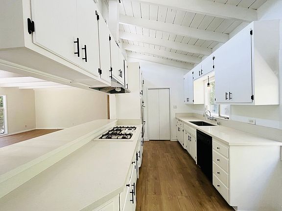 4th image of 1319 Barry Ave #1319