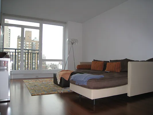 Rented by Sumitomo Real Estate Sales | media 17