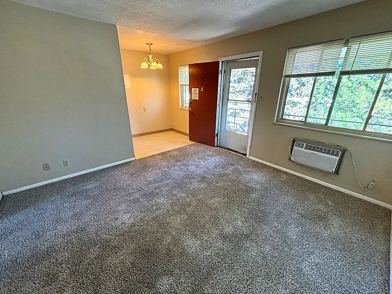 Taylor St Apartment — Photo 19