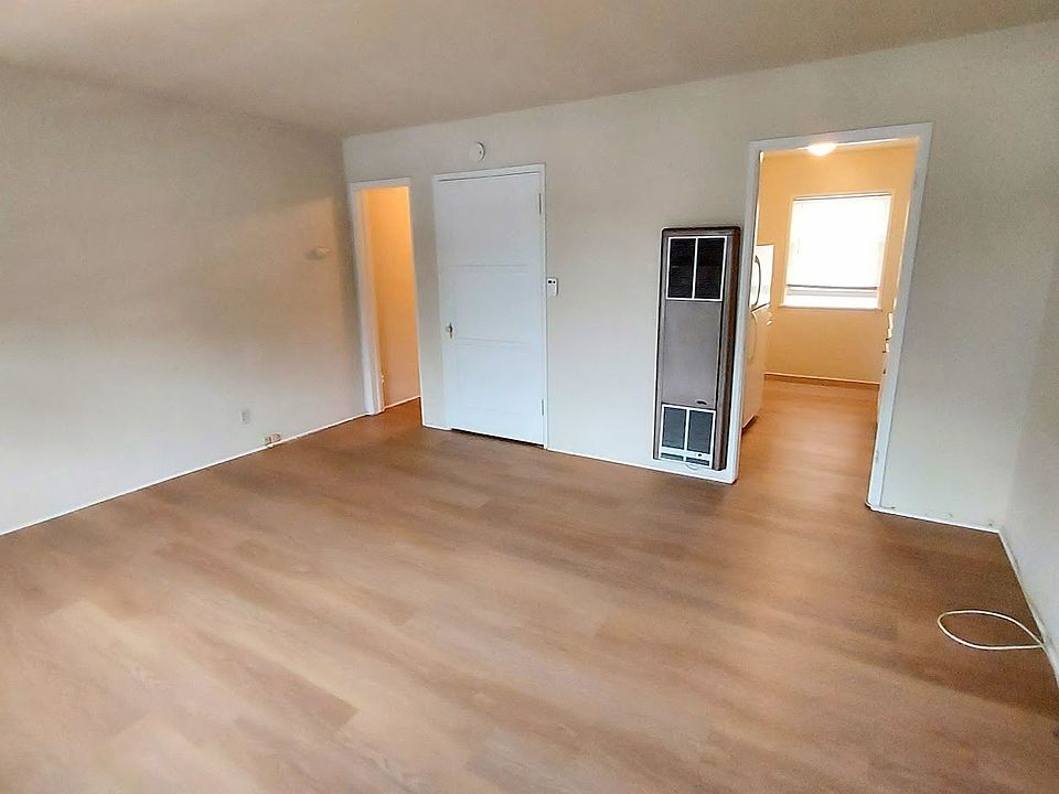 This studio rental has approx 375 sq ft. of living space