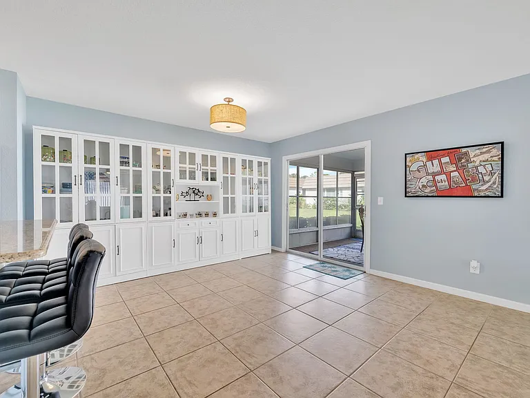 2401 Riverbluff Pkwy #V-240 — Photo 14
