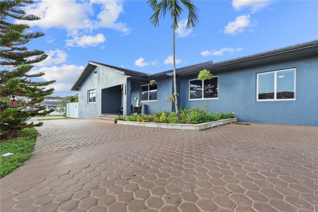 Apartment in Doral, Vanderbilt Park