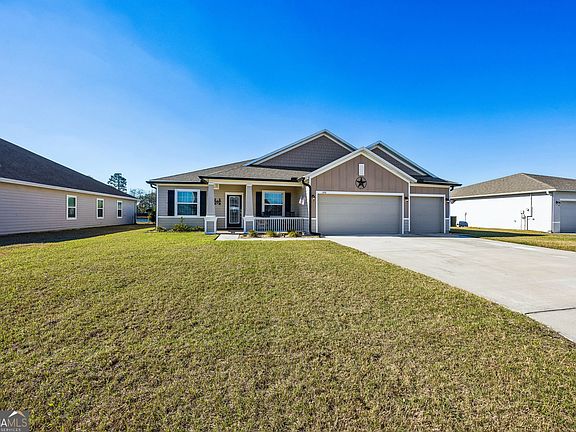 4th image of 146 College St