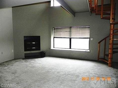 4th image of 297 W Clay Ave APT 404