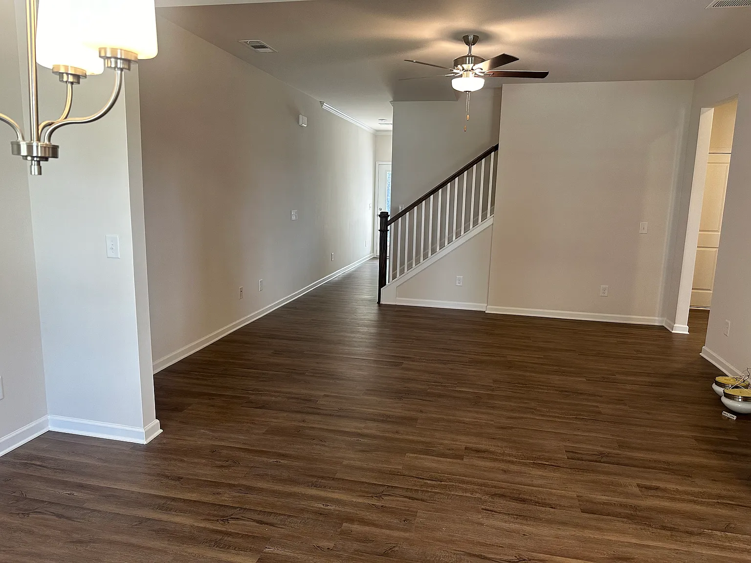 3 bed, 1937 sqft, $2,100 — Photo 4