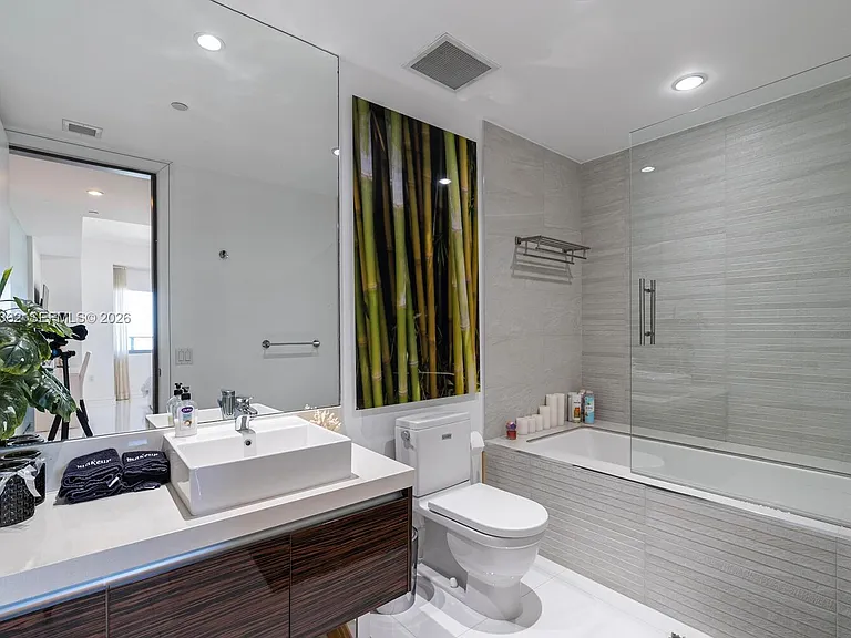 1100 Biscayne Blvd #4103 — Photo 18