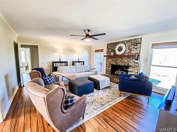 3rd image of 2 Rosemont Dr