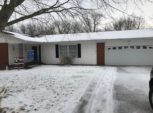 611 Surrey Ln, Stronghurst, IL 61480
