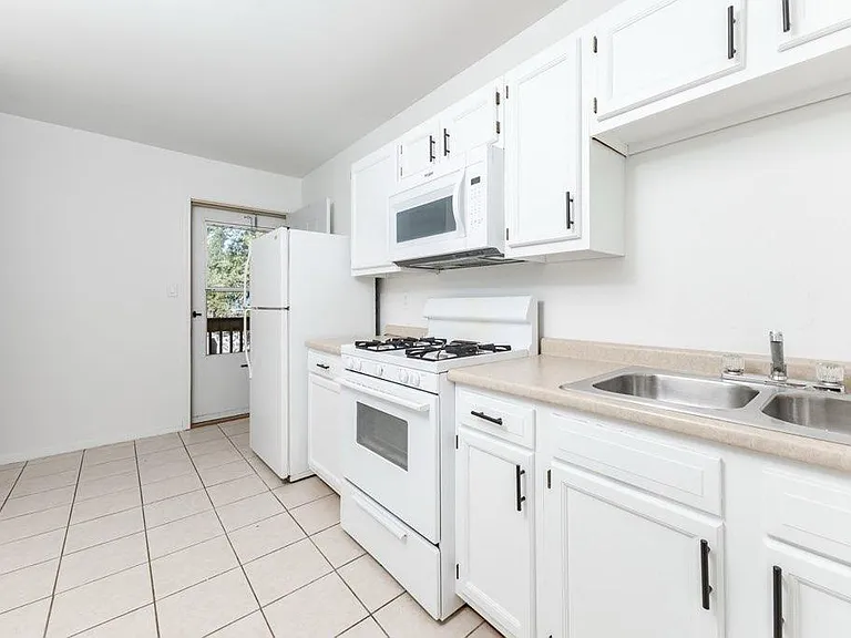 1004 Samantha St #12 — Photo 2