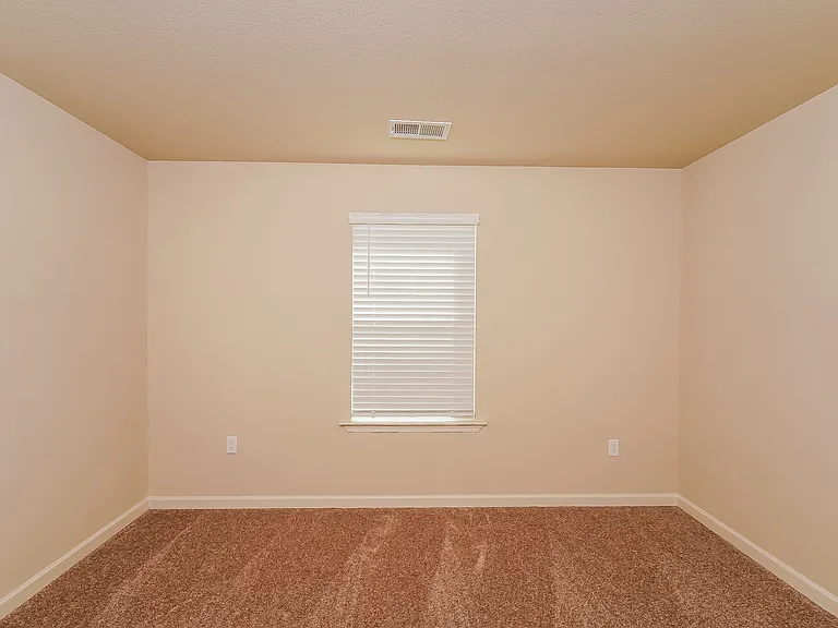 484 Clover Cir — Photo 10