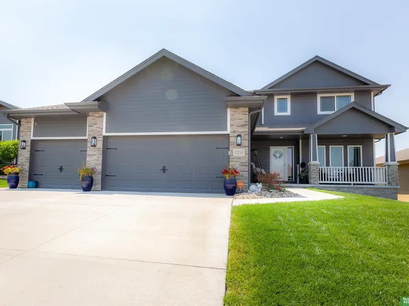 12210 Quail Dr, Bellevue, NE 68123