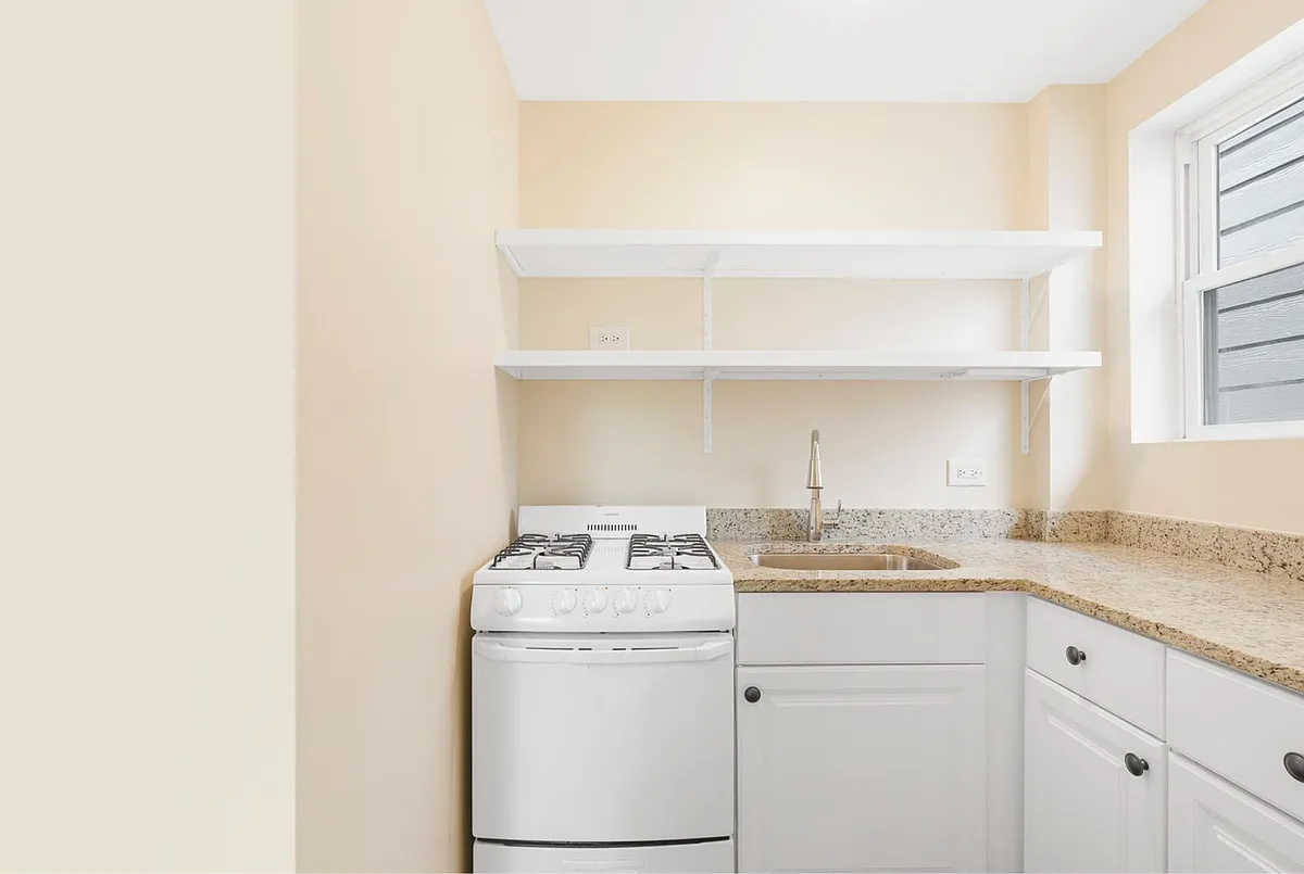 Building Photo - 1624 N Washtenaw Ave #2F