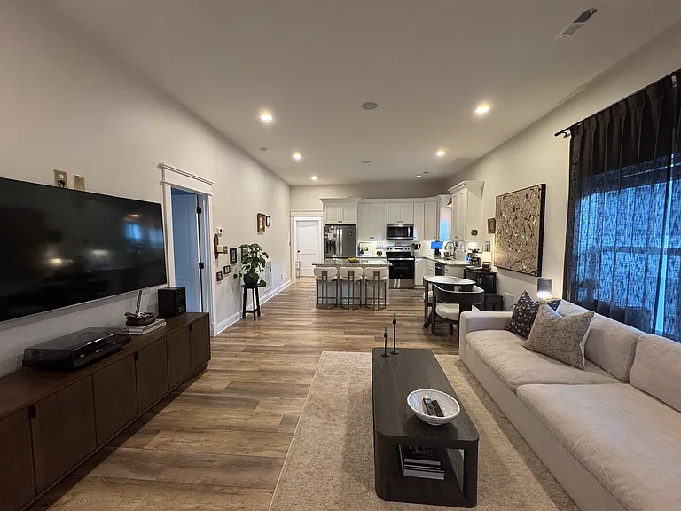 2102 Bernhurst Dr — Photo 4