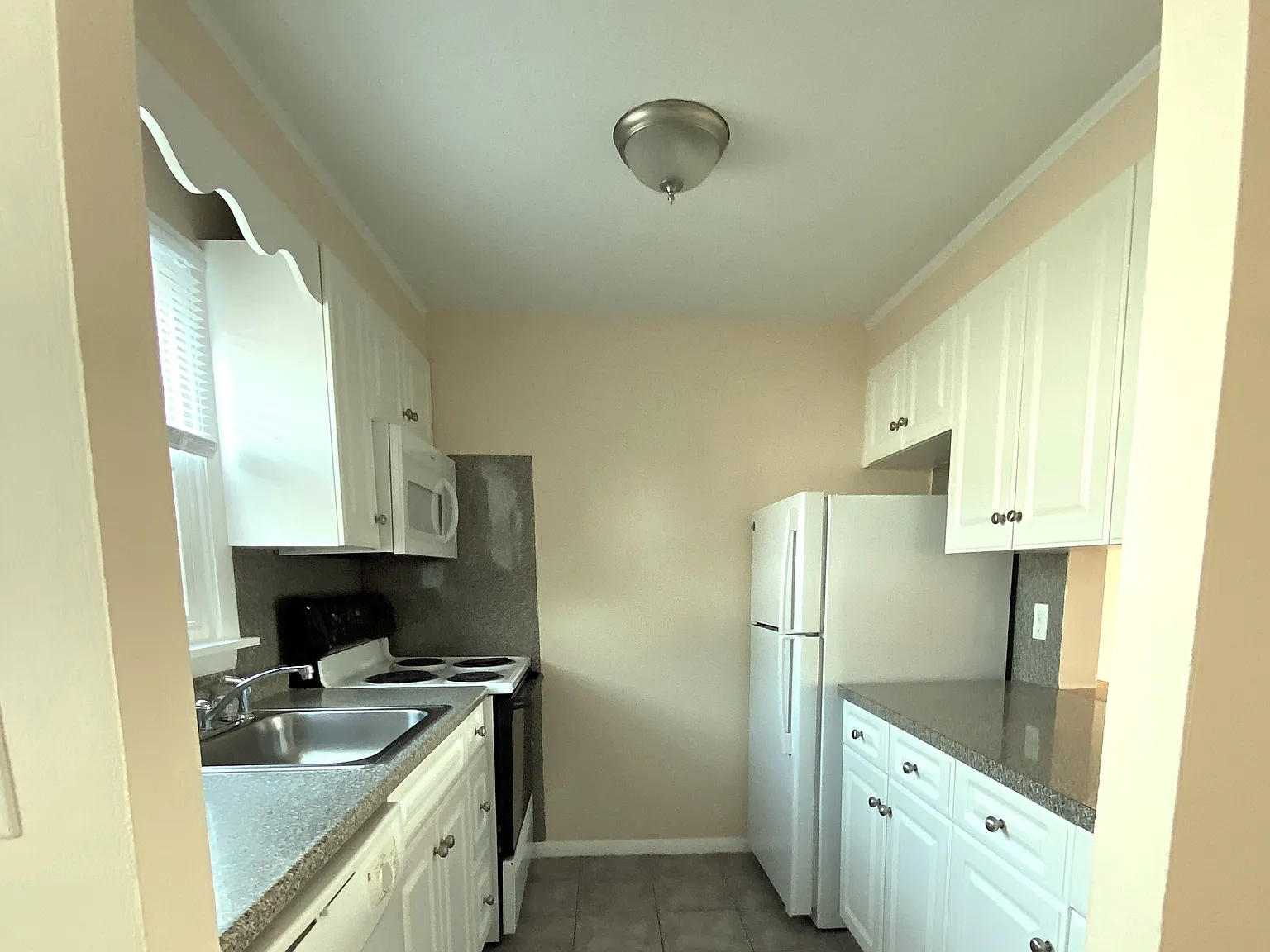 West Hill Apartments — Photo 3